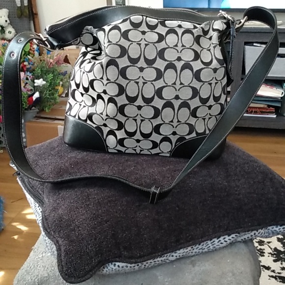 Authentic Coach Shoulder Bag - Picture 2 of 13